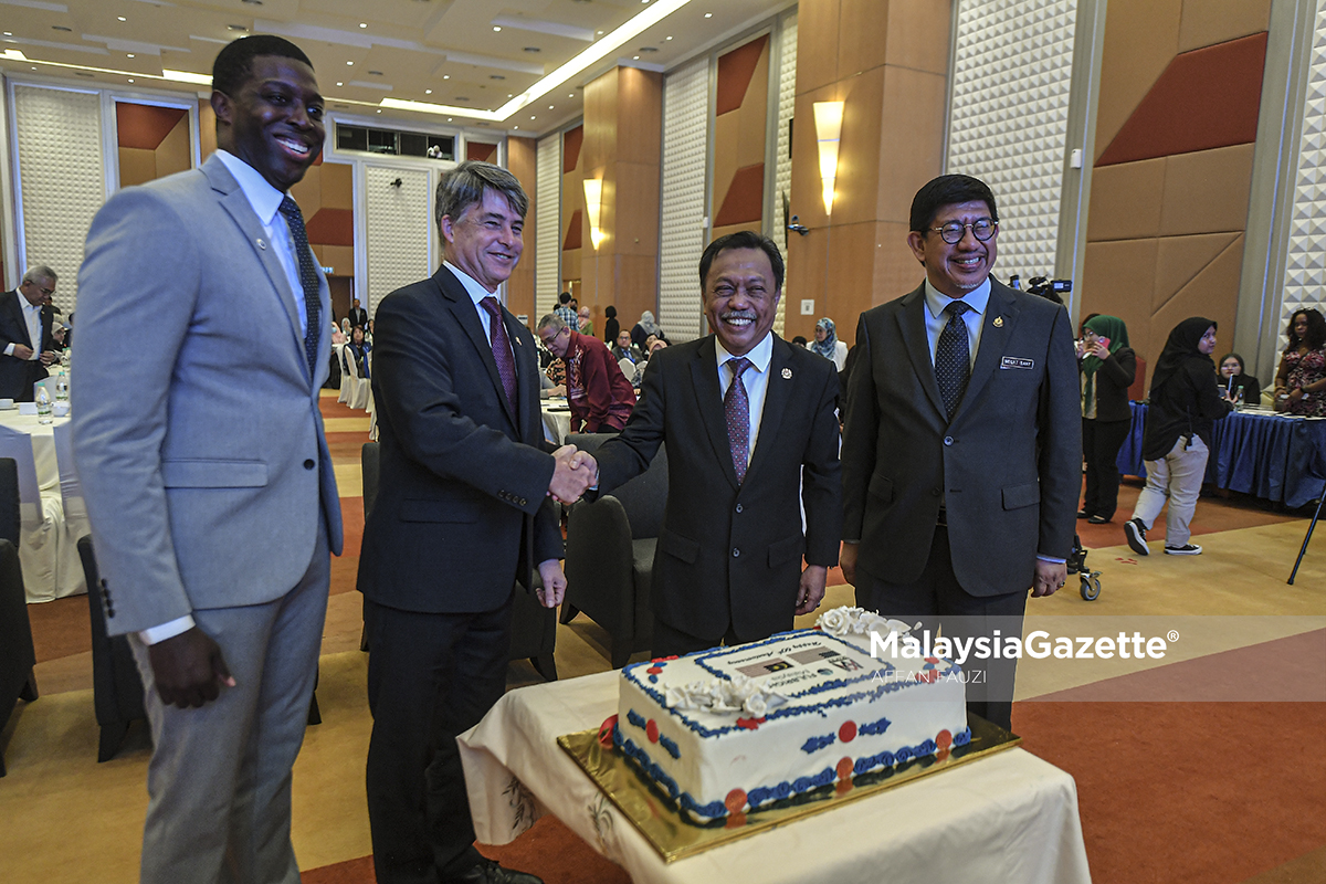 Yusof Apdal Rasmi Persidangan MACEE@60 - Malaysian-American Commission ...